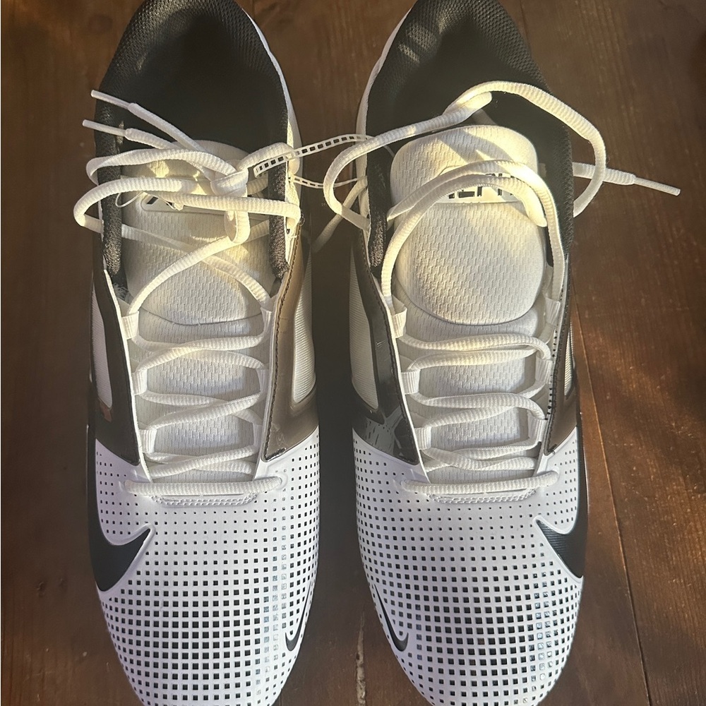 Men’s NIKE Alpha Menace 4 Pro Football White Cleats  FZ7702-105 Men's Size 16